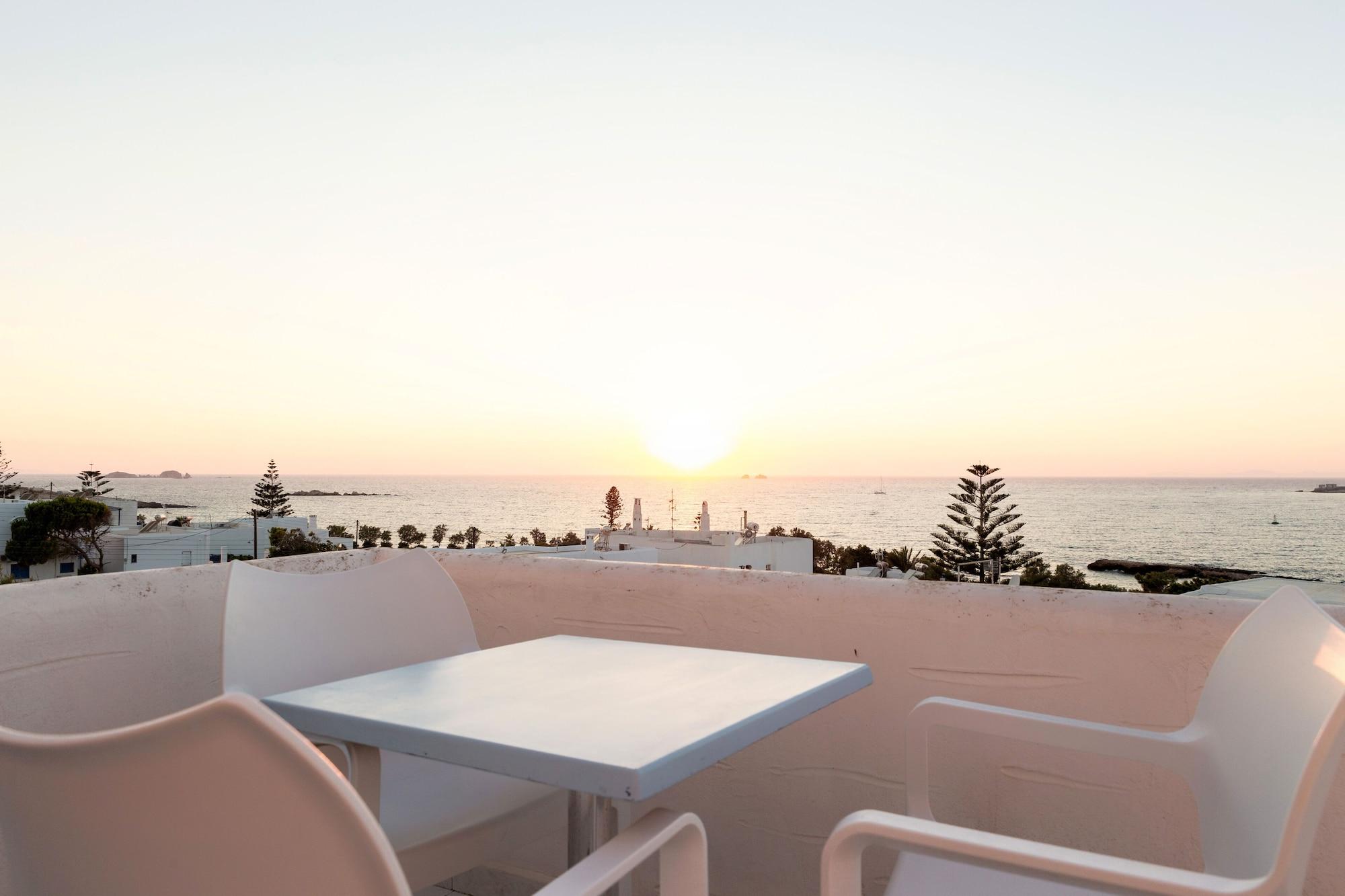 Playa Stratos Studios & Apartments