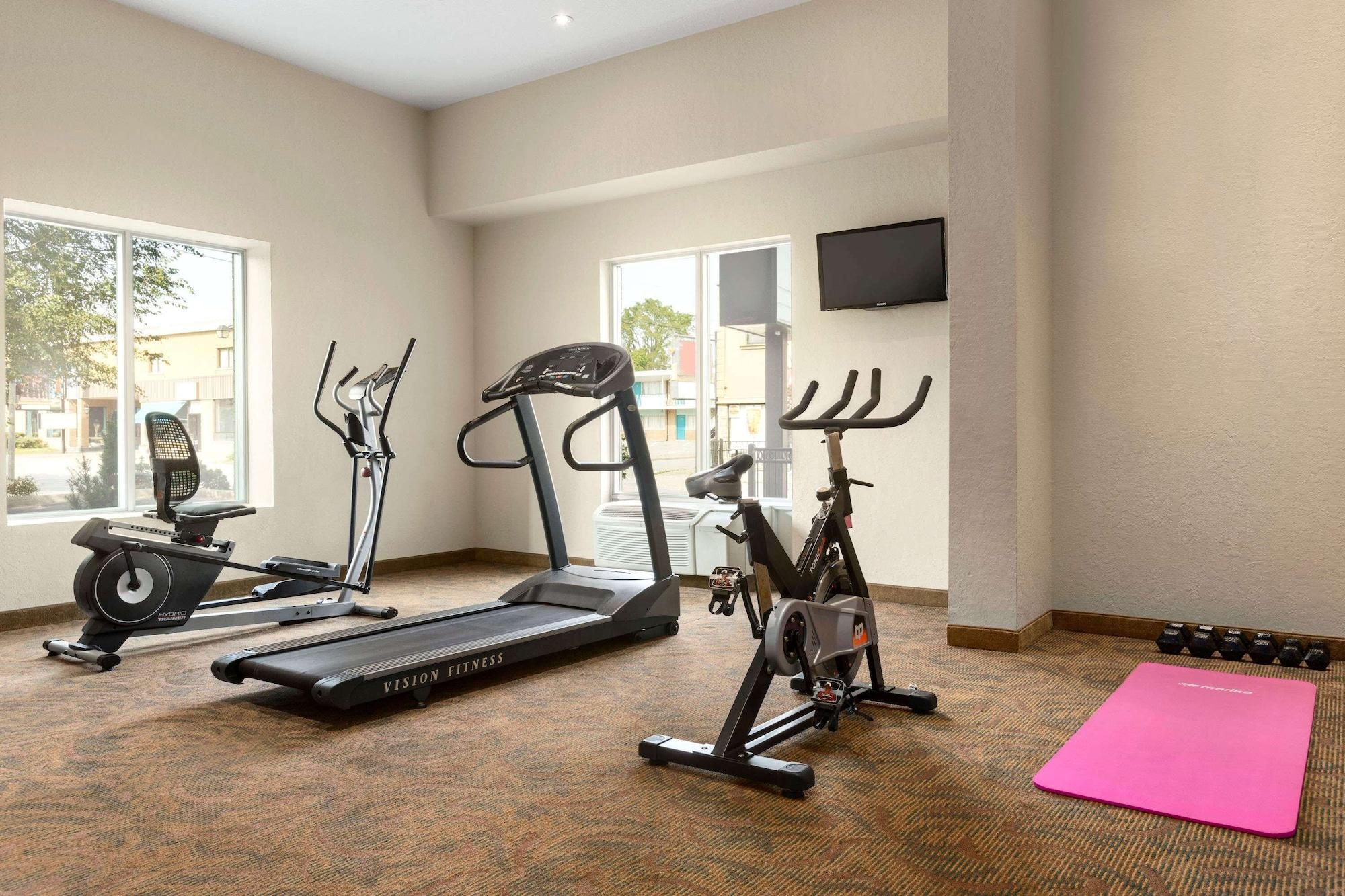 Gimnasio Days Inn & Suites by Wyndham Niagara Falls Centre St. By the Falls