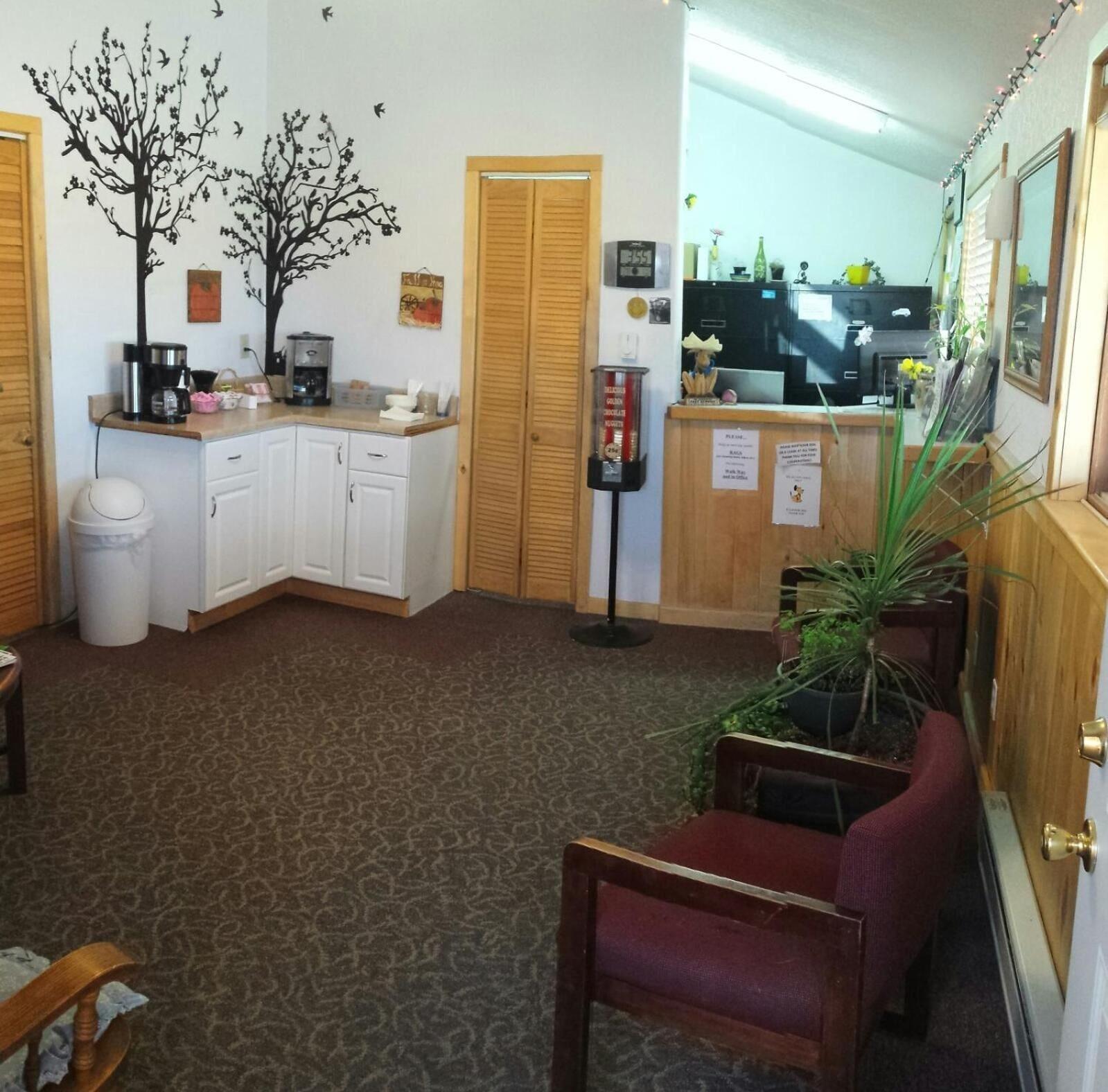 Vista Lobby The Western Inn Motel and RV Park