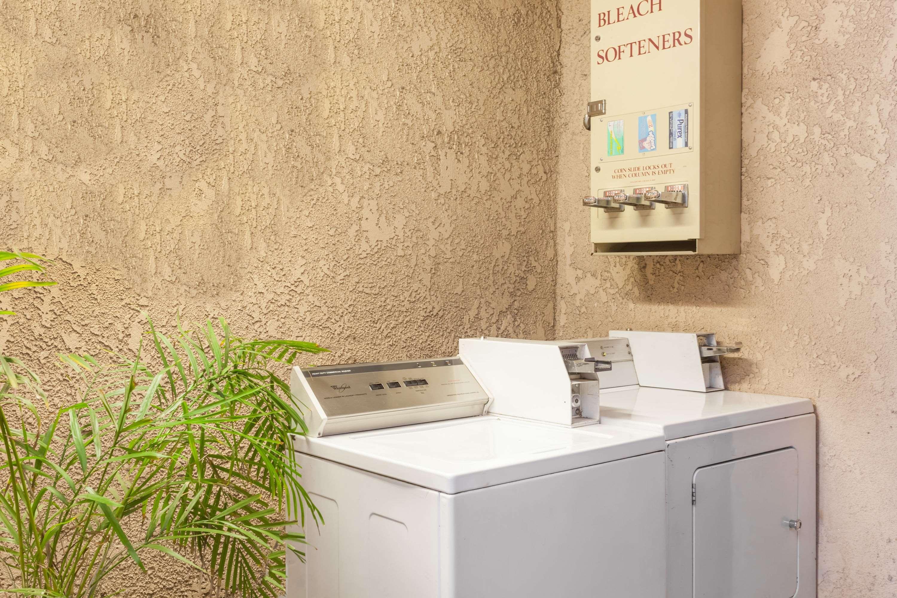 Comodidades del Alojamiento Super 8 by Wyndham Bakersfield South CA