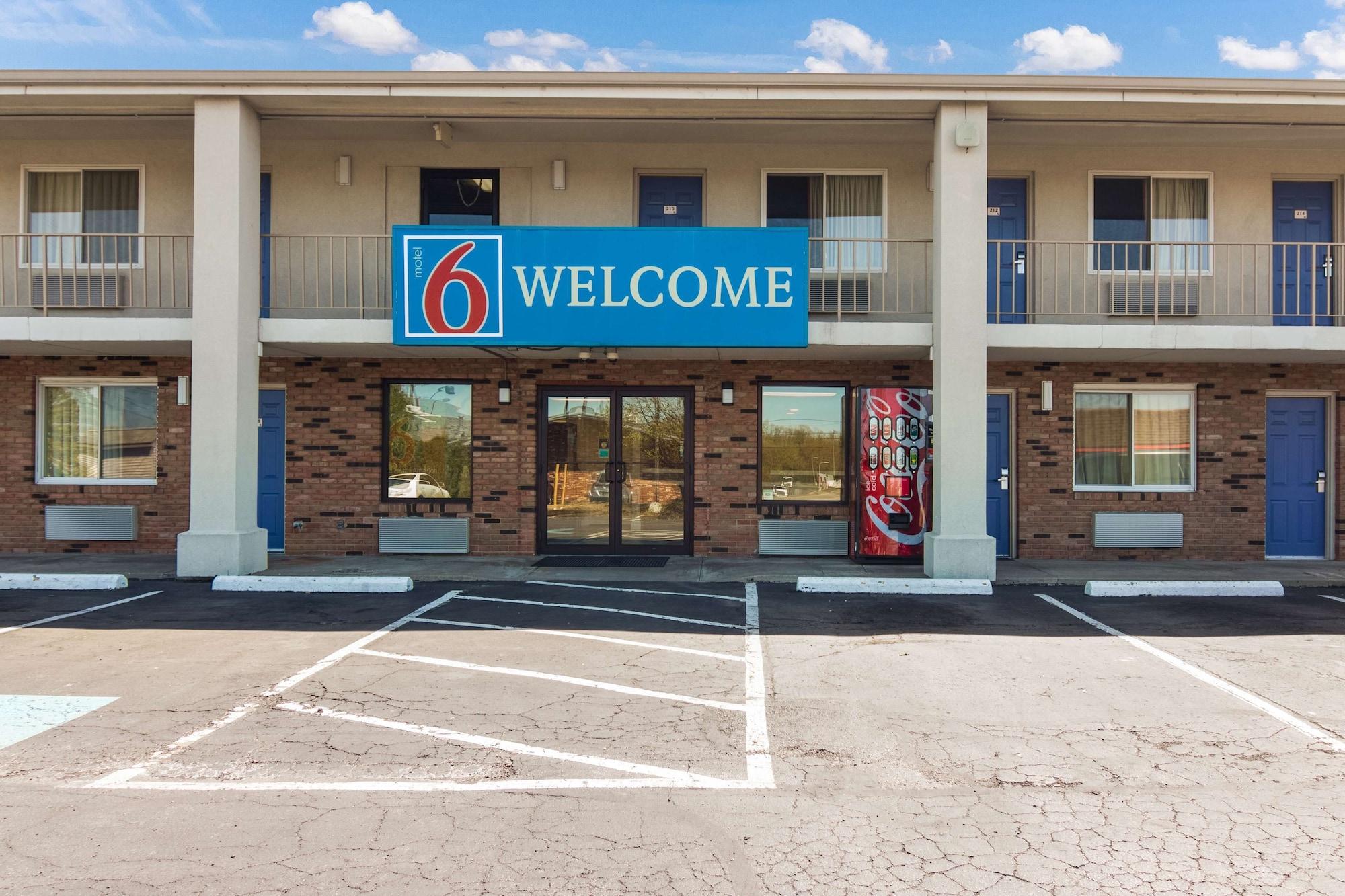 Vista Exterior Motel 6 Youngstown, OH