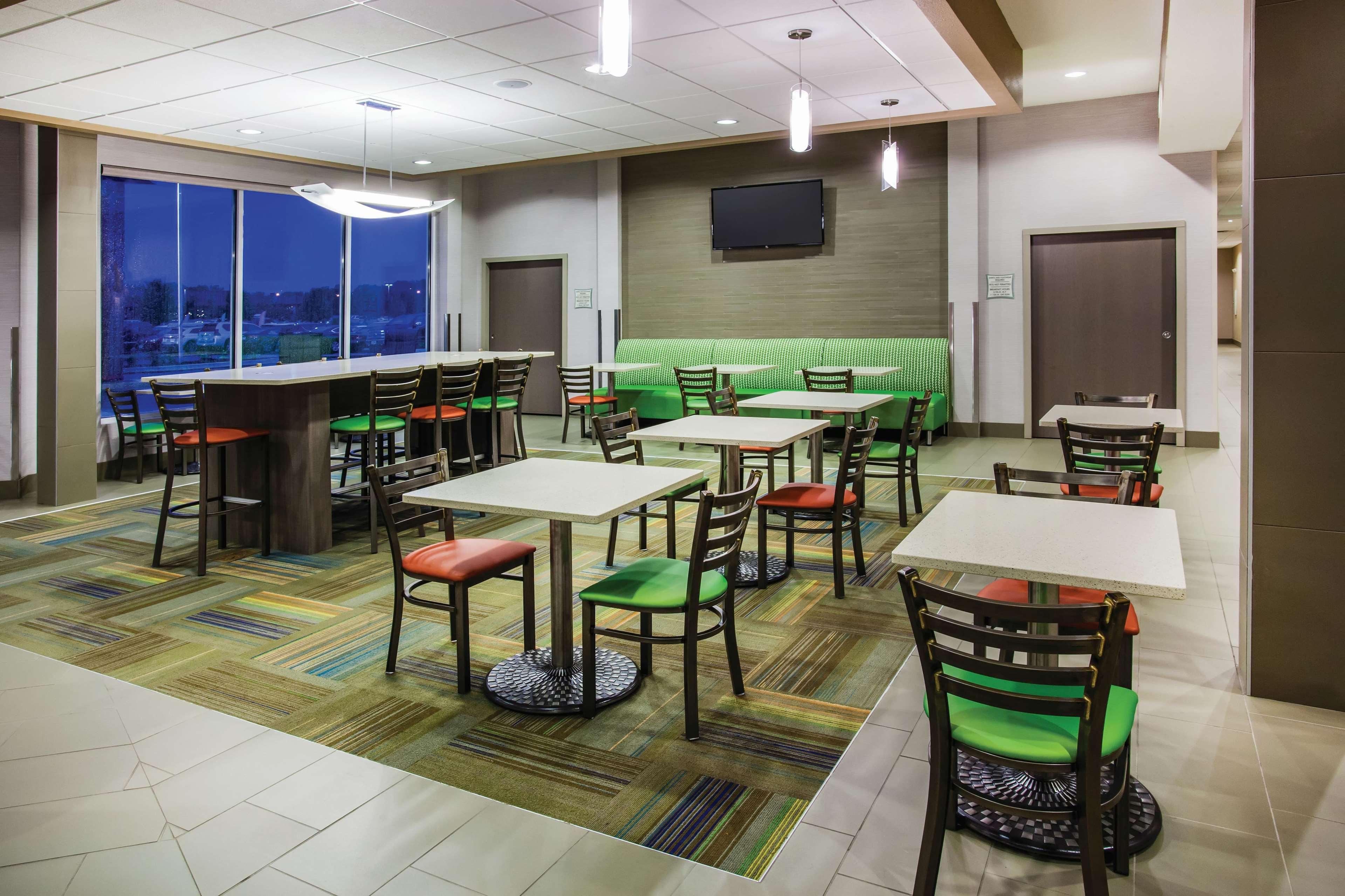 Restaurant La Quinta Inn & Suites by Wyndham St. Paul-Woodbury