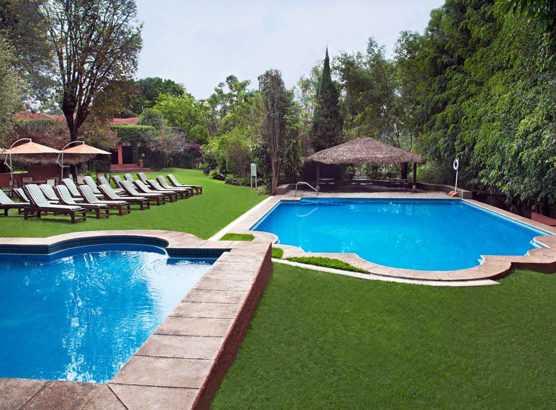 Vista da piscina Hotel Racquet Cuernavaca