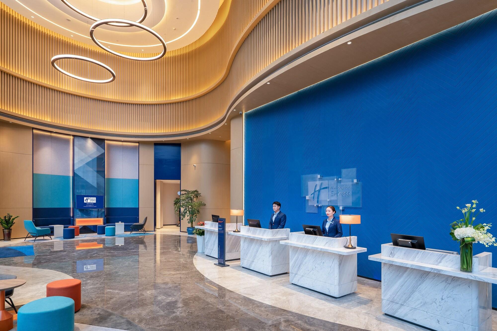 Vista Lobby Holiday Inn Express Changsha Wuyi Plaza by IHG