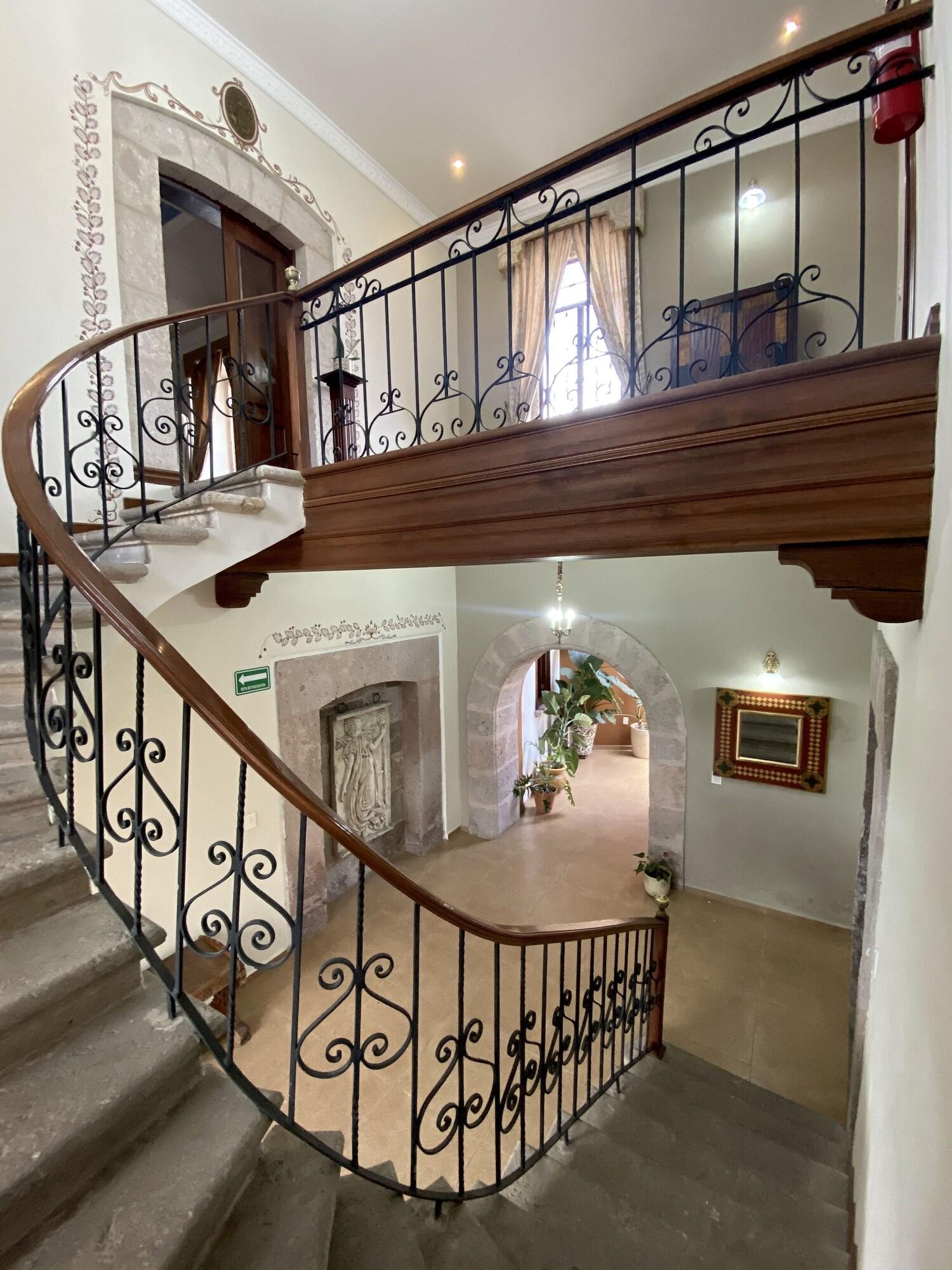 Varios Cantera Real Hotel