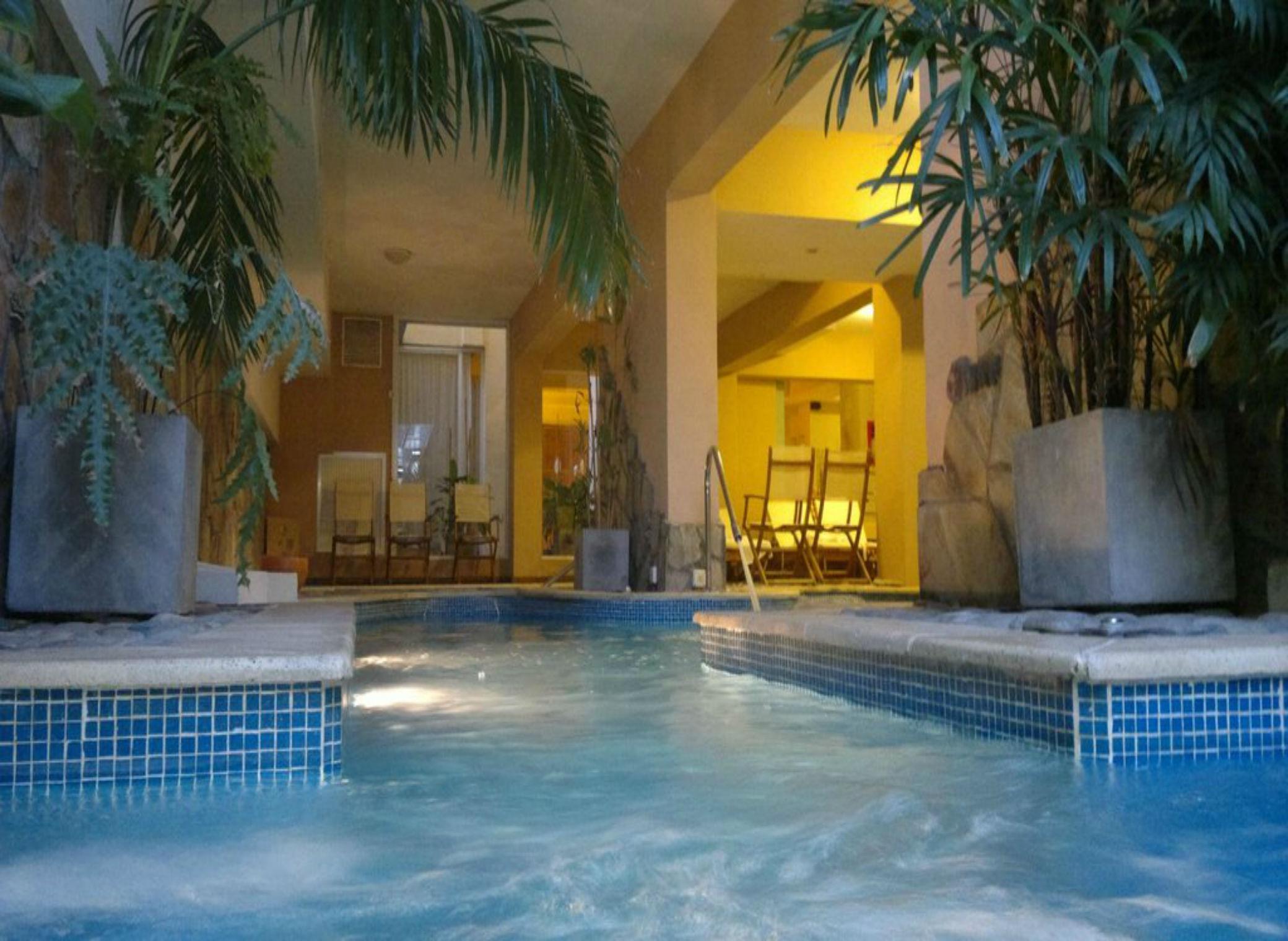 Vista da piscina Hotel y Spa Costarenas
