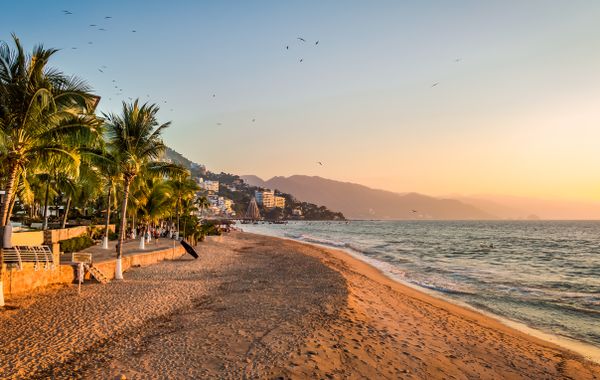 Puerto Vallarta y su horizonte infinito