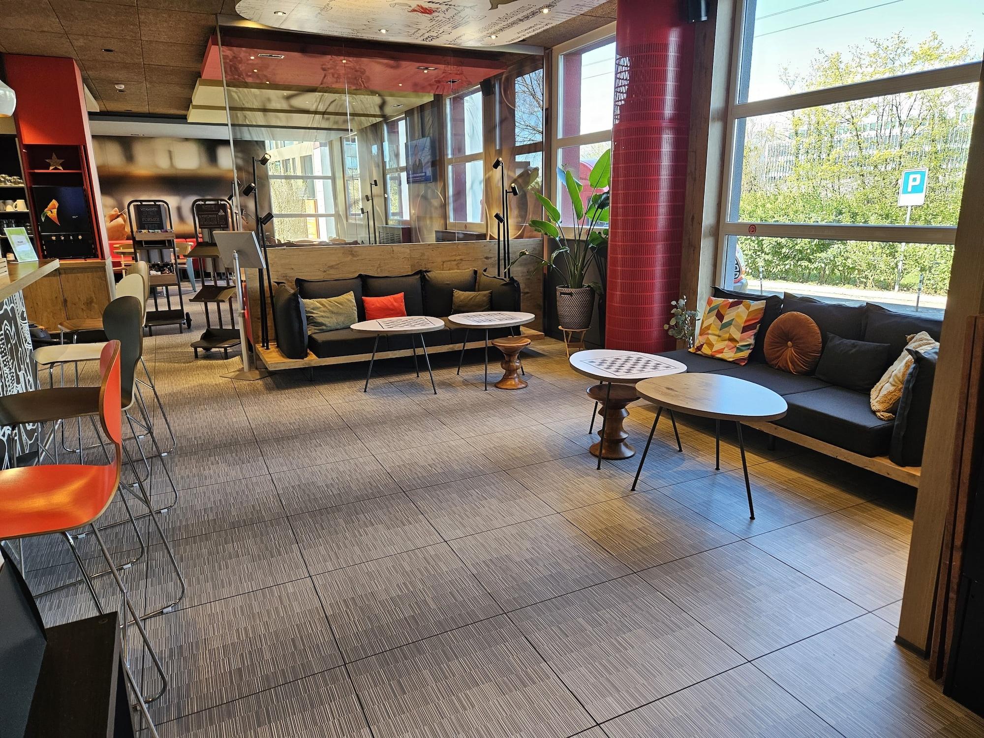 Vista Lobby ibis Geneve Aeroport
