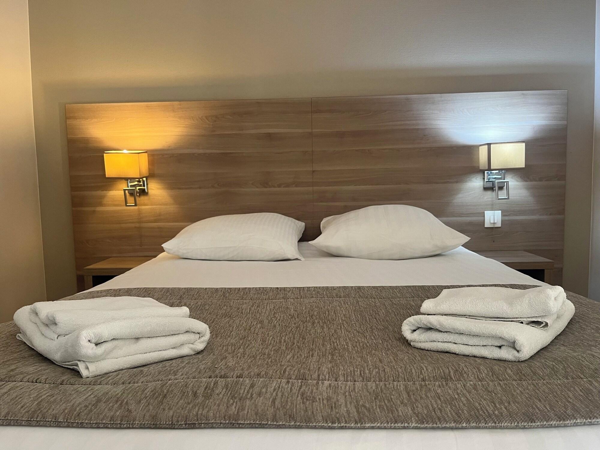 Varios Hôtel Le Roosevelt
