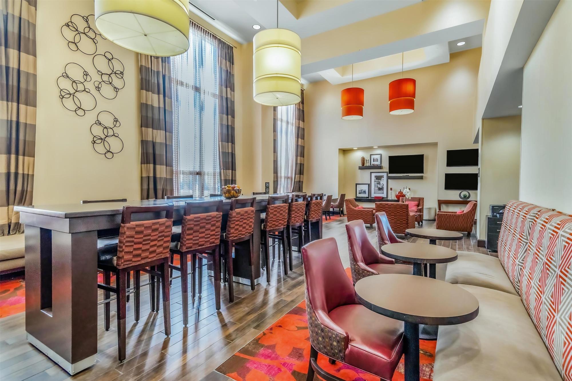 Vista Lobby Hampton Inn & Suites Detroit / Airport - Romulus
