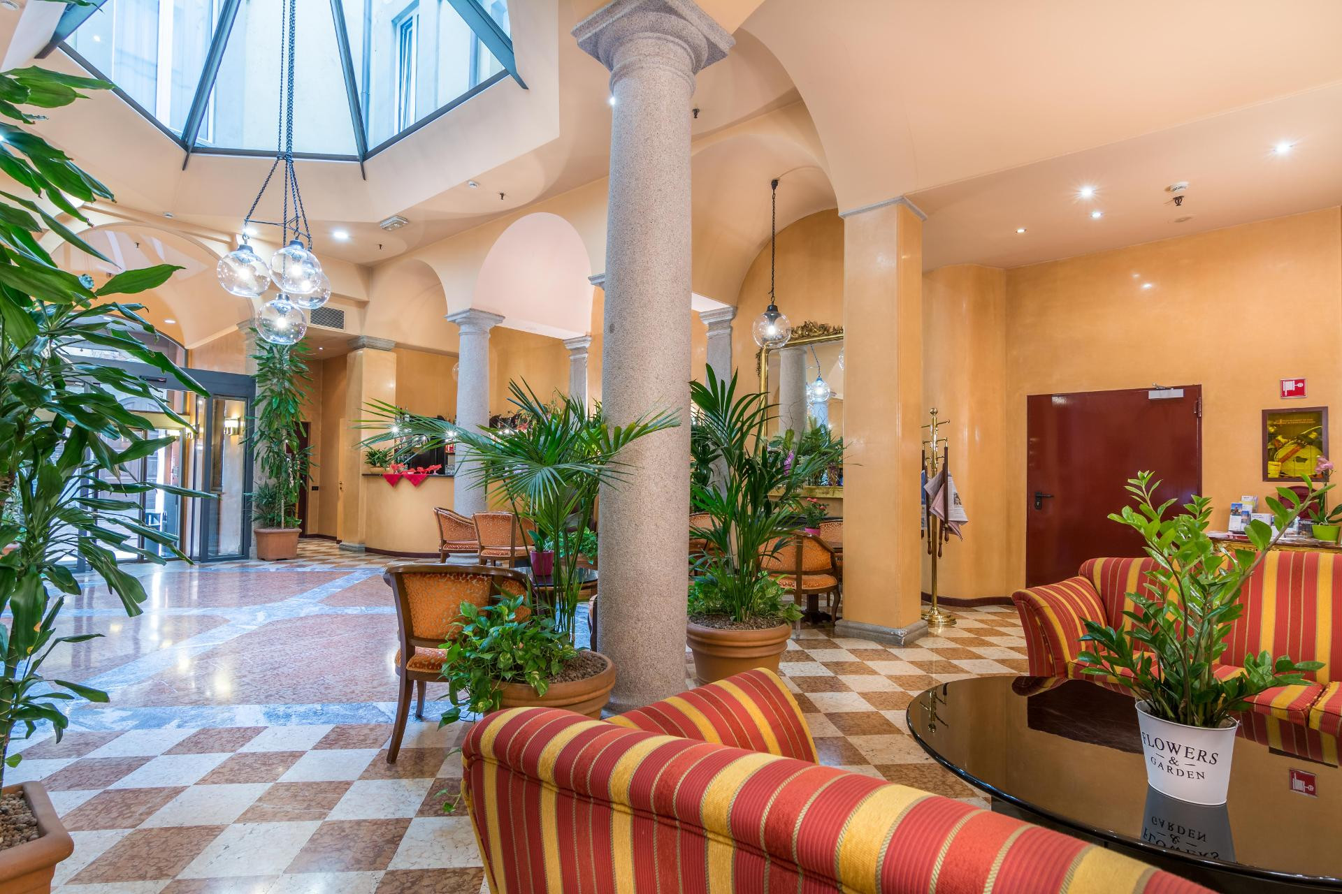 Bar/Salón Hotel Regina