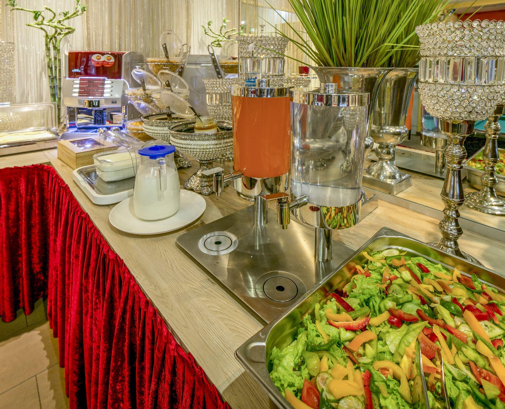 Restaurant A&T Hotel & Hostel