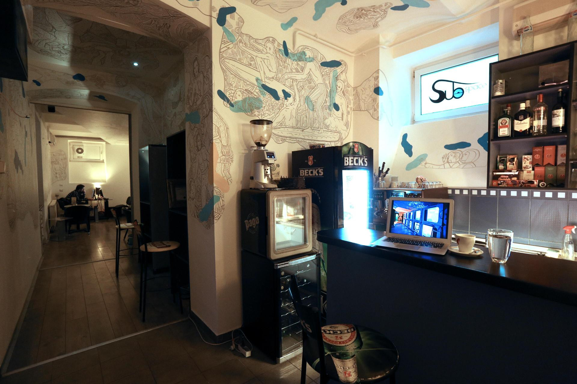 Bar/Salón SubSpace Hostel