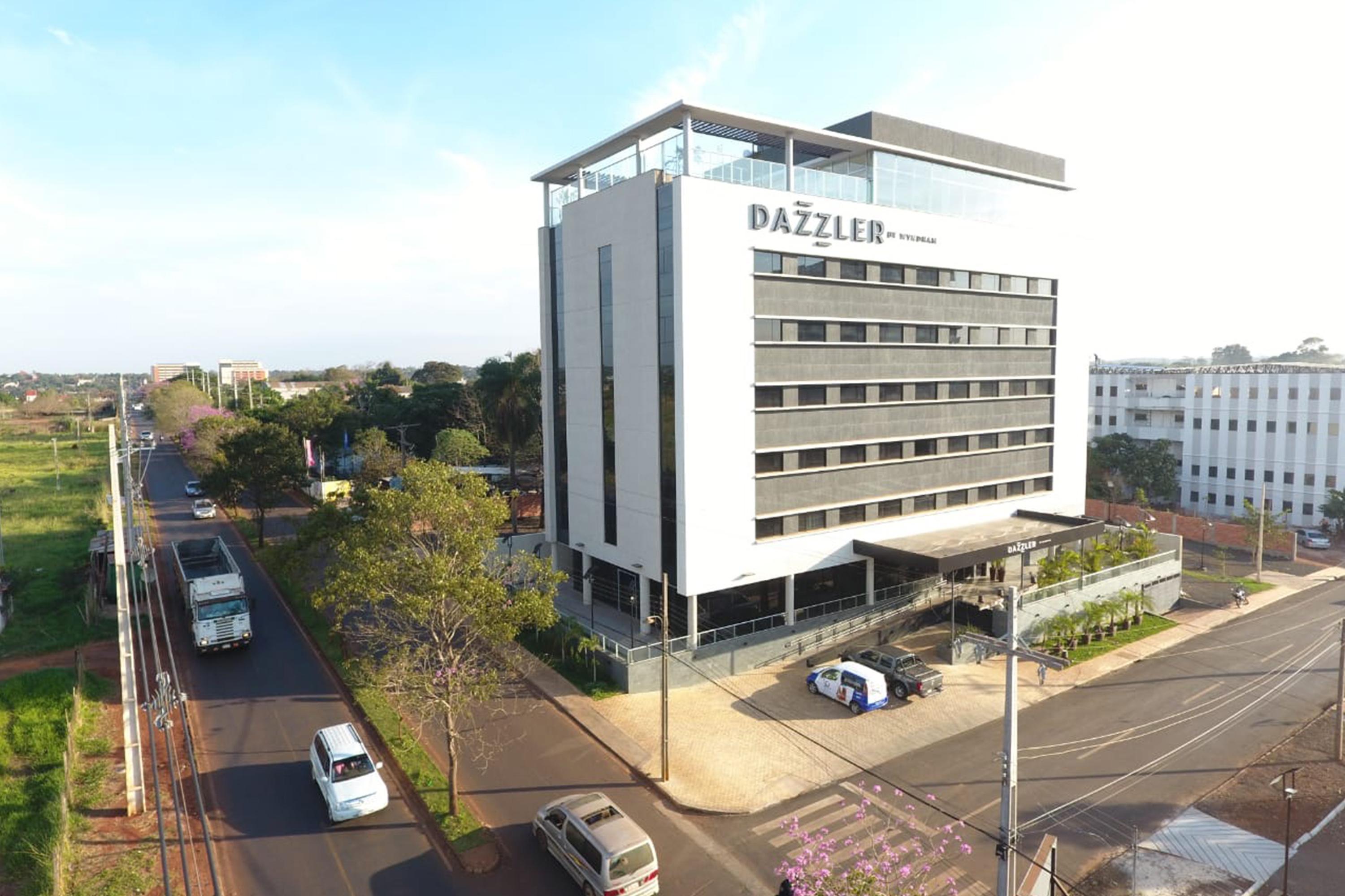 Vista Exterior Dazzler by Wyndham Ciudad del Este