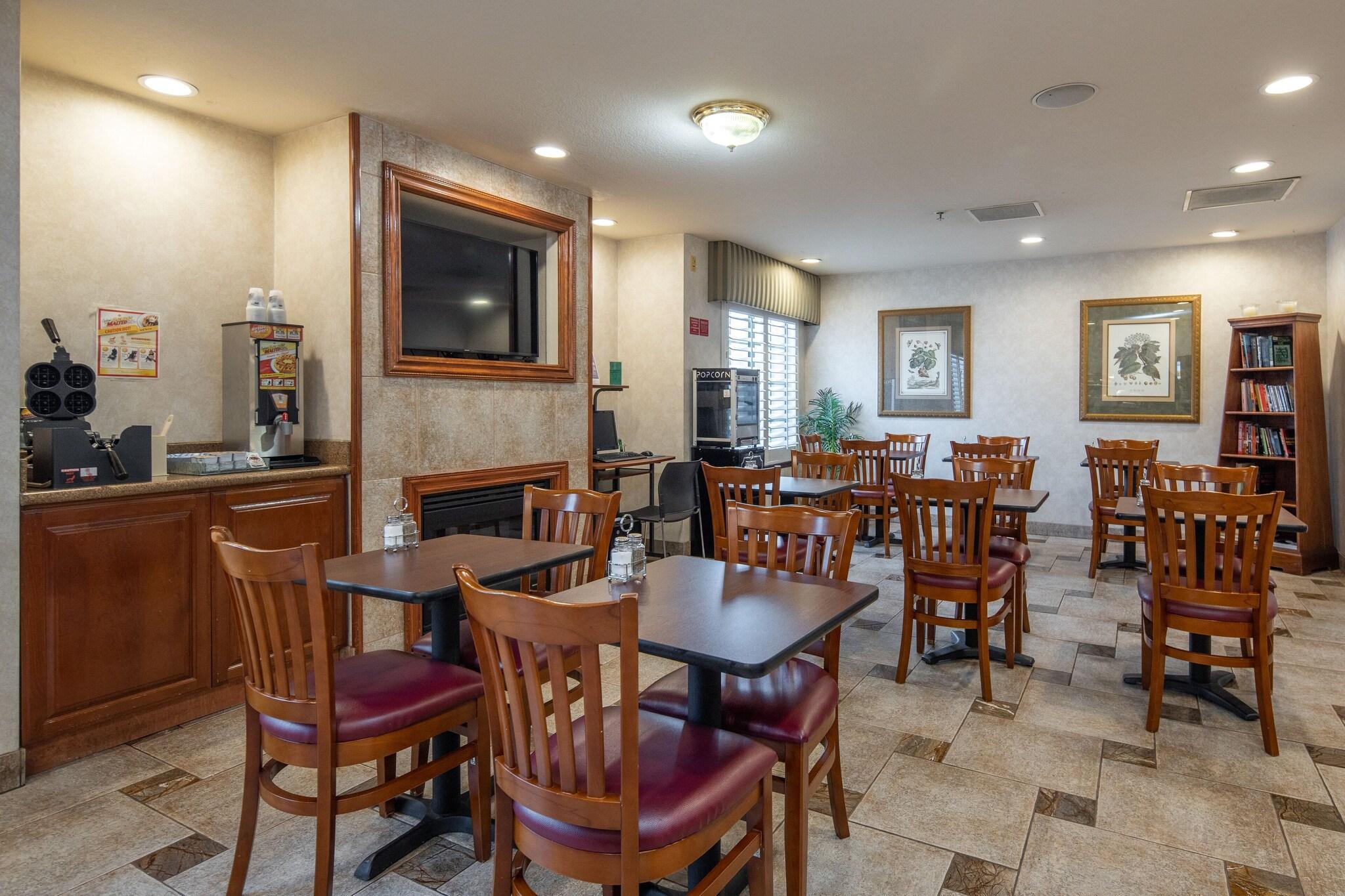 Bar/Salón Atherton Park Inn & Suites