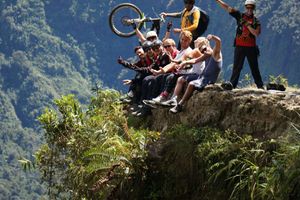 Actividad - Recorre la Carretera de la Muerte en Bicicleta - la Carretera Más Peligrosa del Mundo
