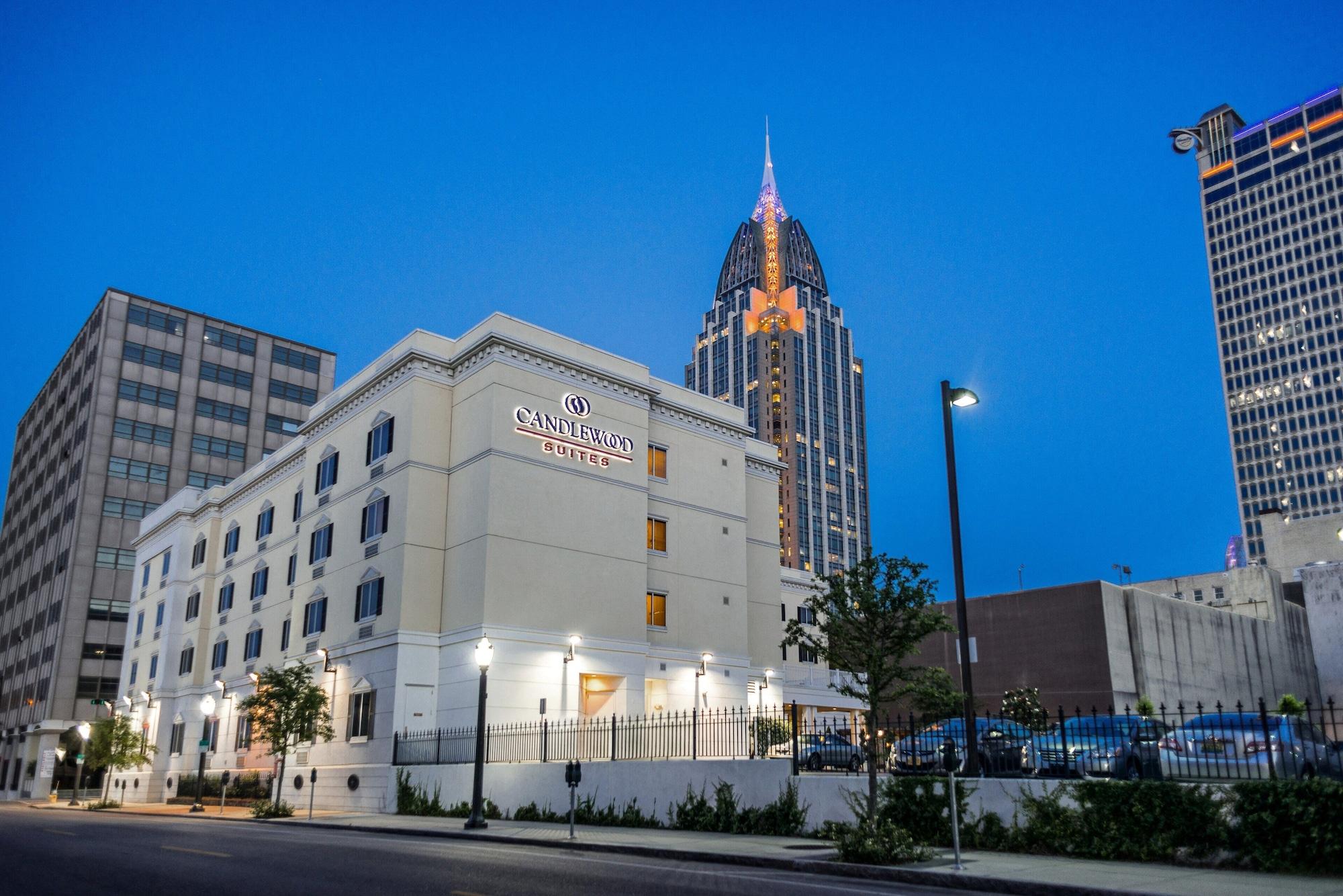 Varios Candlewood Suites Downtown by IHG