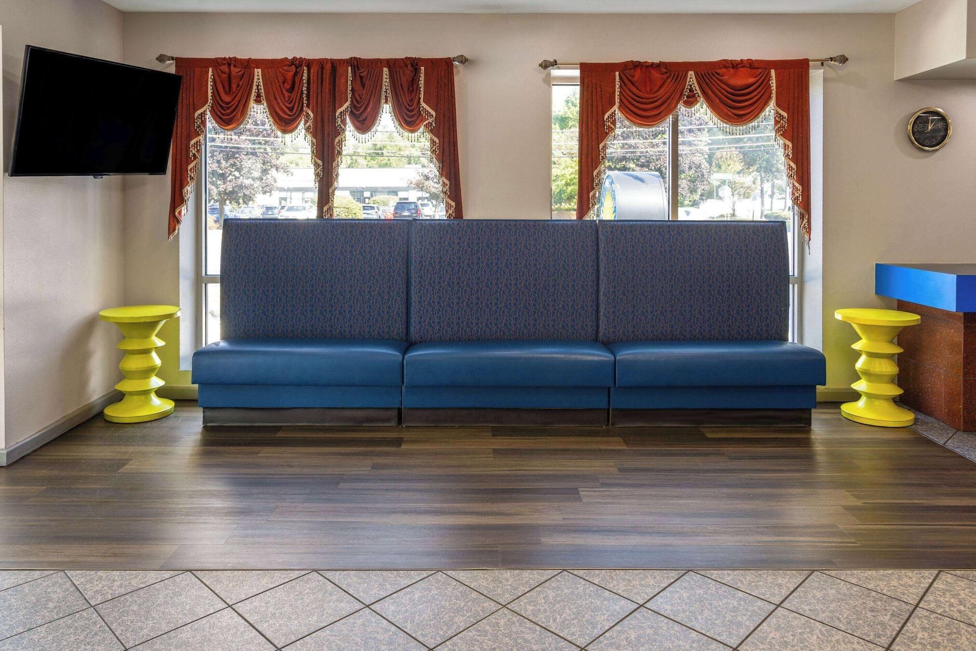 Vista Lobby Days Inn & Suites by Wyndham Albany