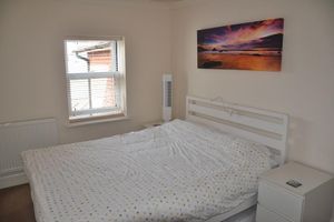 Alquiler Vacacional - A lovely quiet new flat 50 yards from the beach in the centre, parking included.