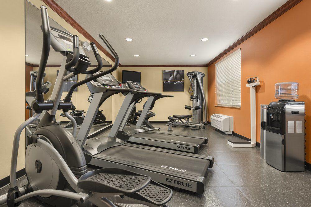 Gimnasio Country Inn & Suites By Carlson Tampa East, FL