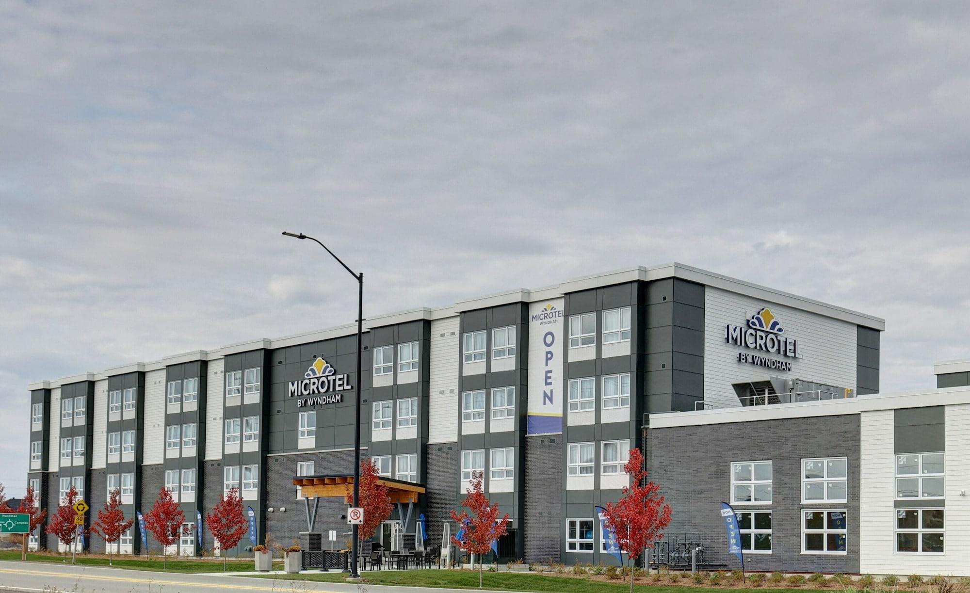 Vista Exterior Microtel Inn & Suites by Wyndham Kanata Ottawa West