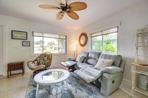 Alquiler Vacacional - Sunny Florida Escape w/ Patio, Grill & Fire Pit!