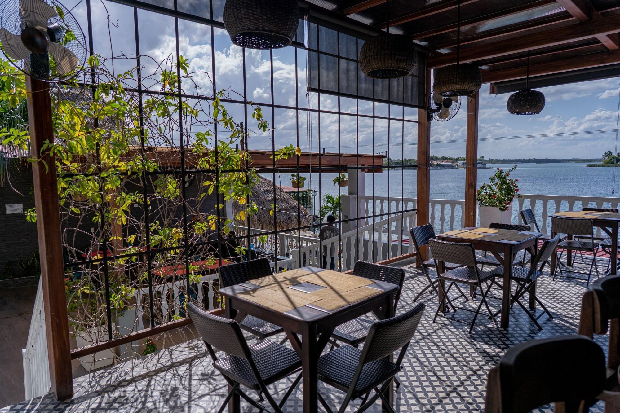 Bar/Salón Hotel Casona de La Isla