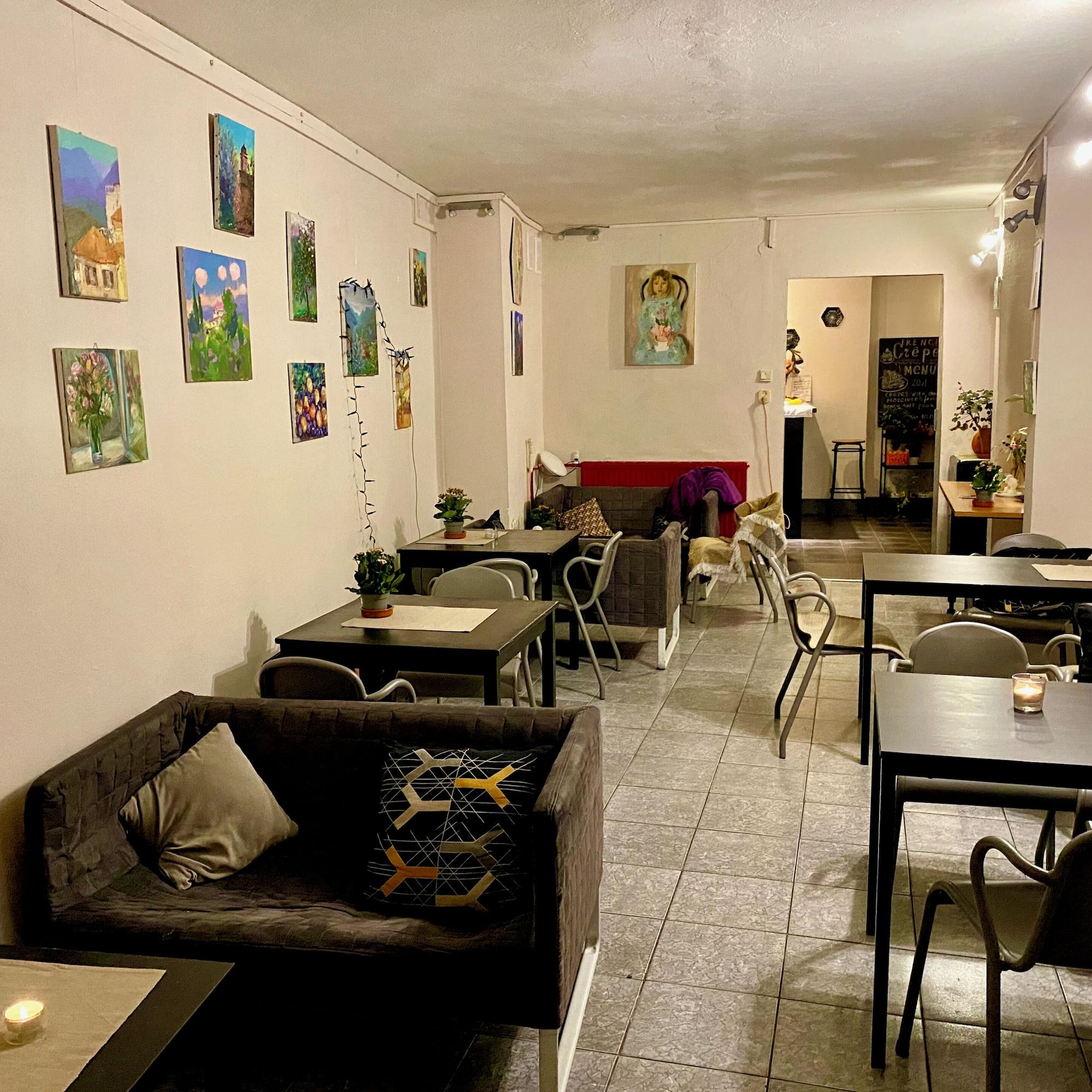 Bar/Salón Art Inn Space
