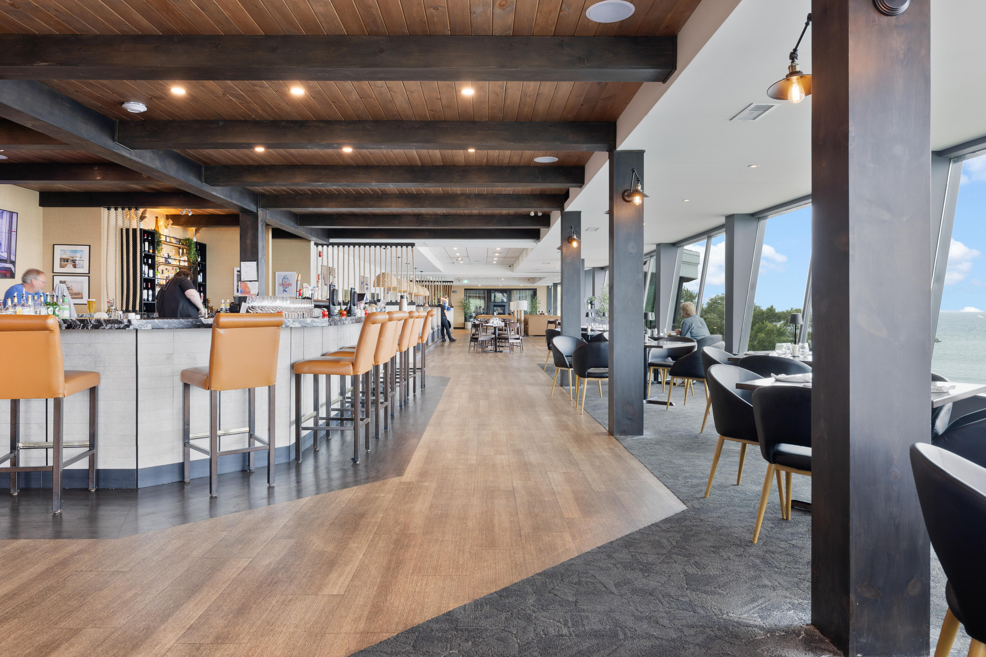 Bar/Salón Ramada by Wyndham Jordan/Beacon Harbourside Resort