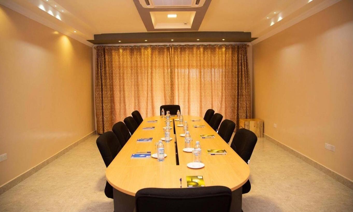 Sala de reuniões Emmaus Guest House