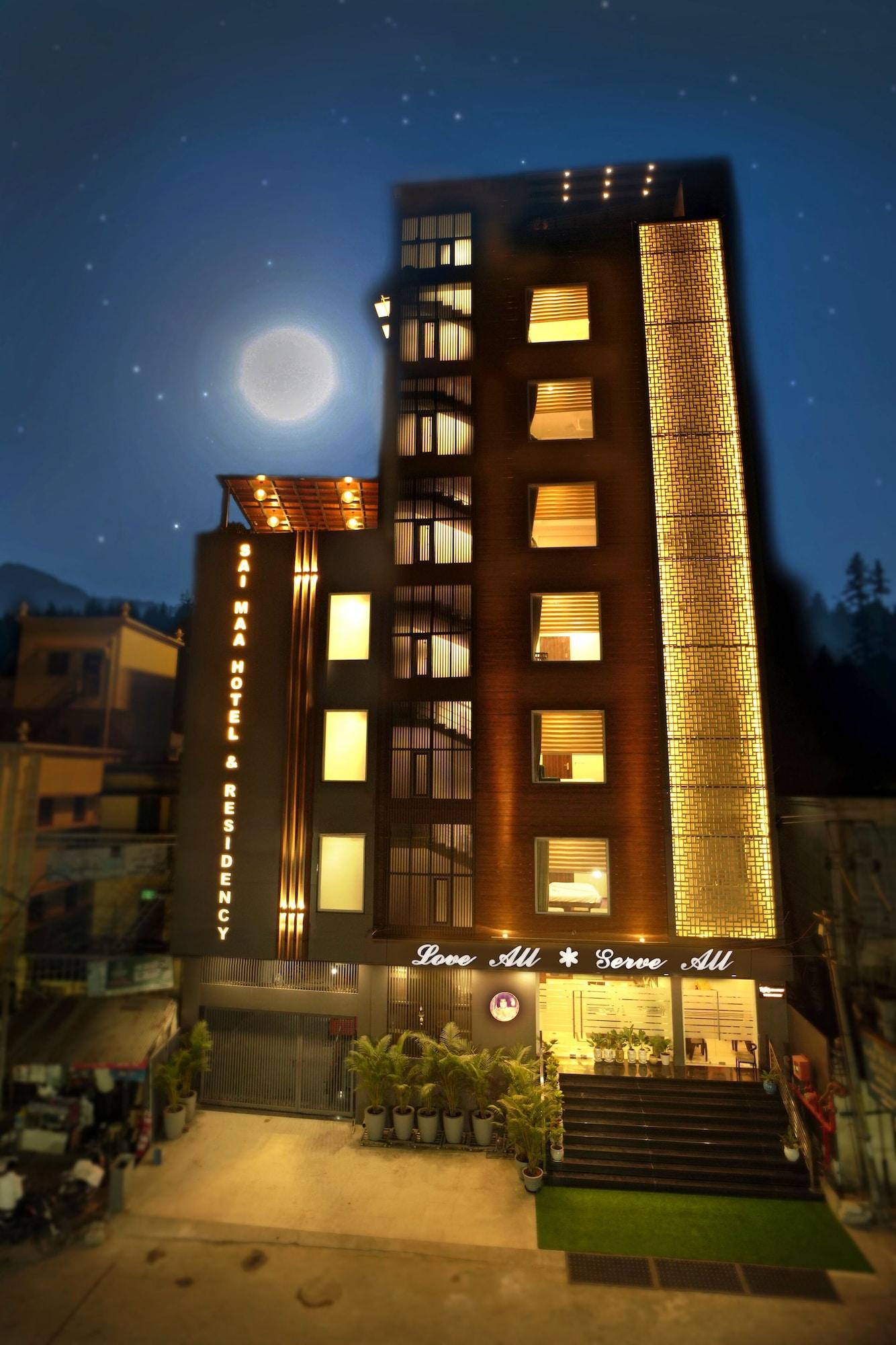 Vista Exterior Sai Maa Hotel and Residency