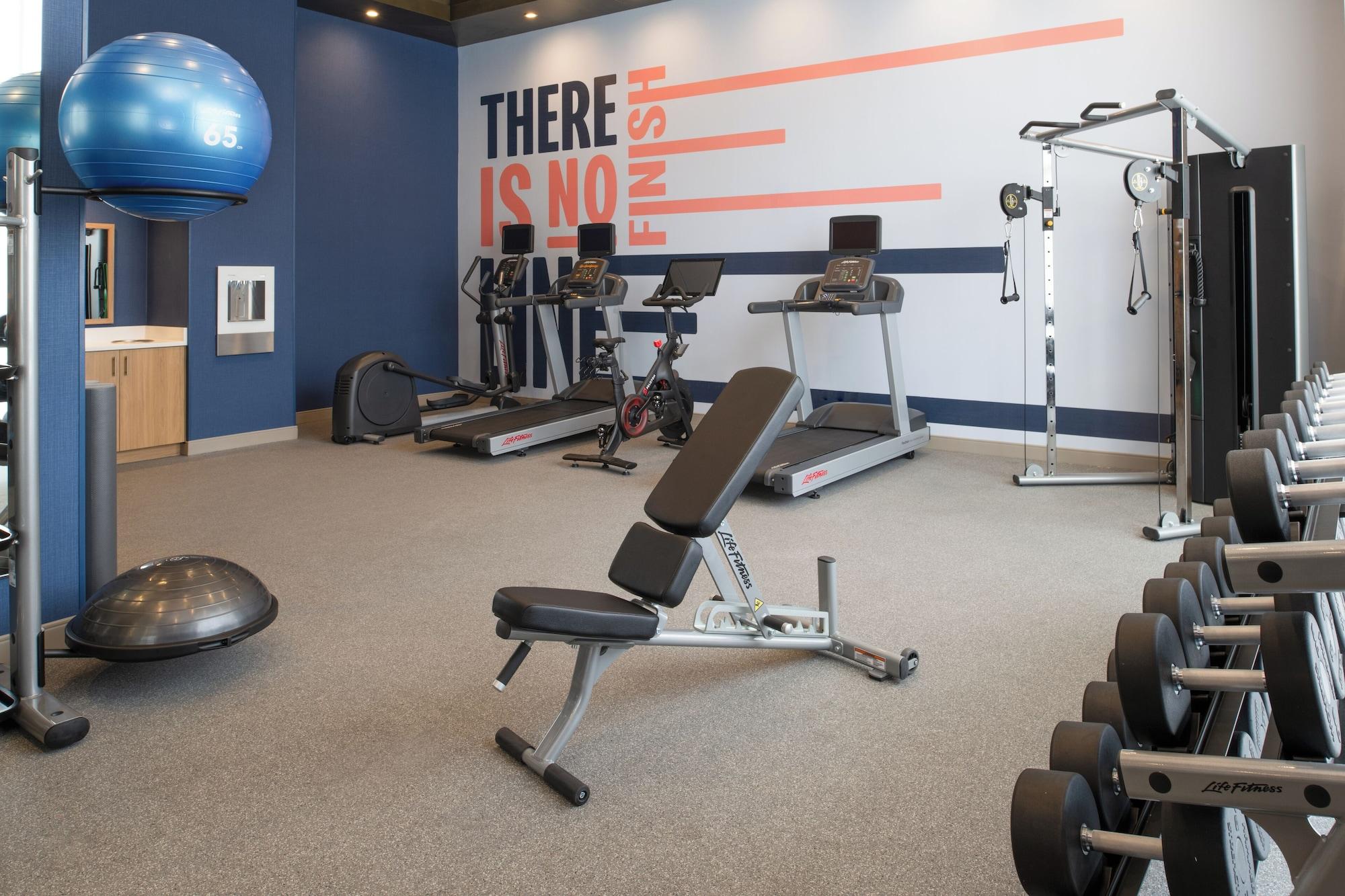 Gimnasio Hampton Inn by Hilton North Hollywood