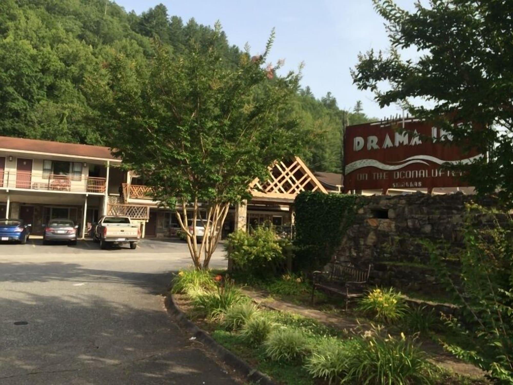 Vista Exterior Drama Inn