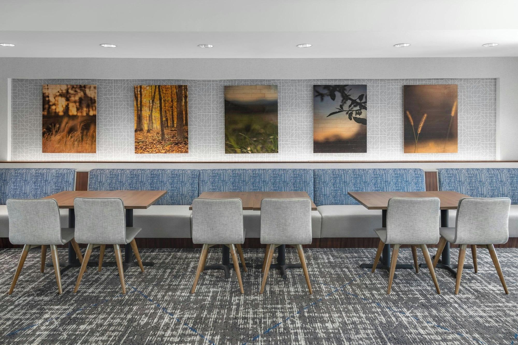 Restaurant Fairfield Inn & Suites Calhoun