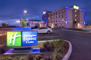 Alojamiento - Holiday Inn Express & Suites Bakersfield Airport by IHG