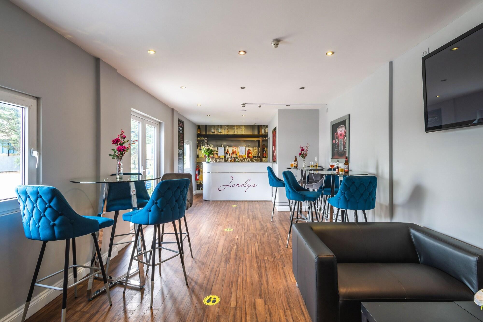 Vista Lobby Peterborough by Verve