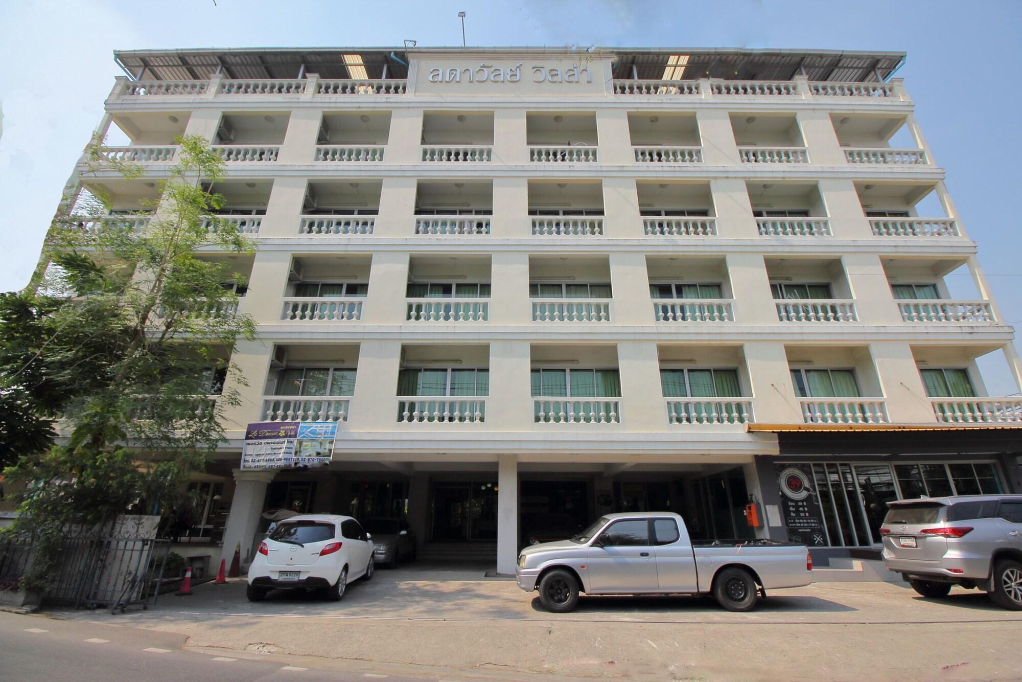 Vista Exterior Super OYO 498 Ladawan Villa