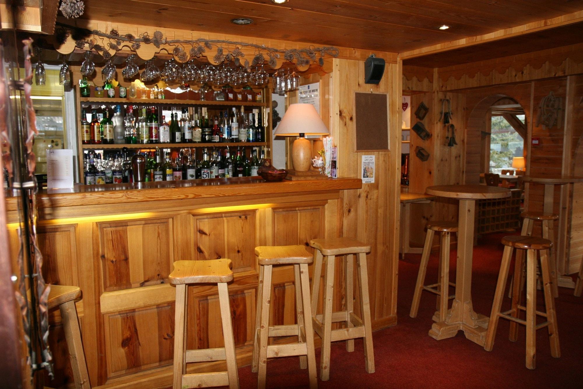 Bar/Salón Chalet Hôtel L'Ecureuil