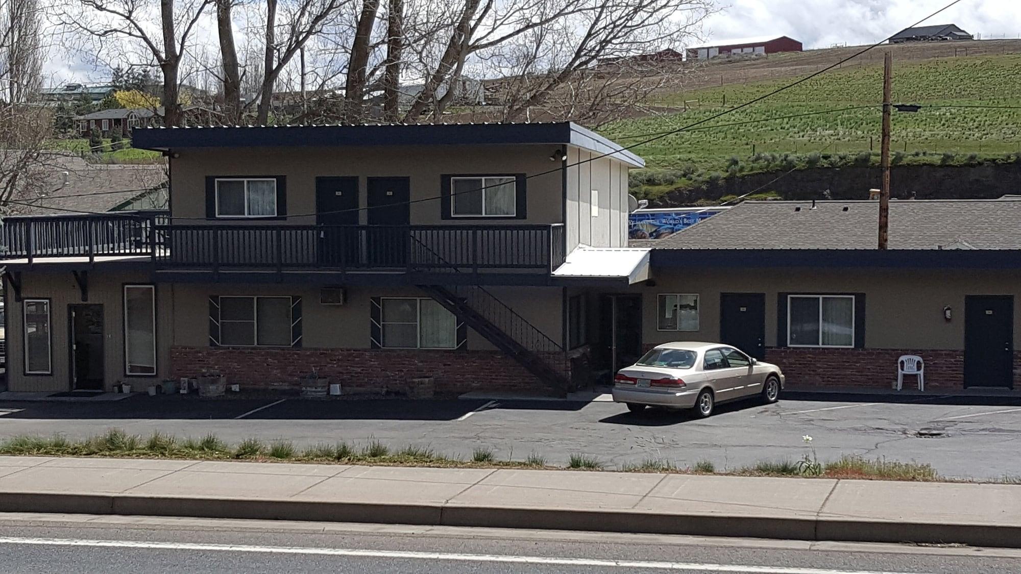 Varios Tall Winds Motel