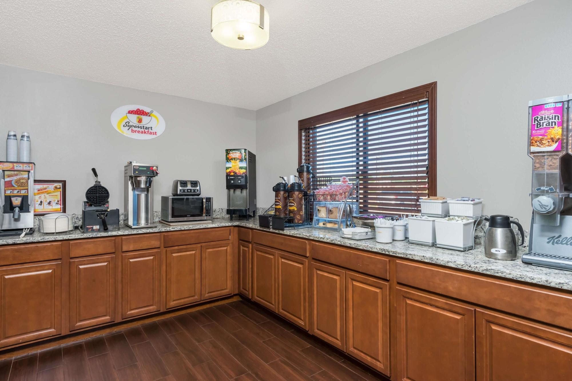 Restaurant Super 8 by Wyndham West Plains