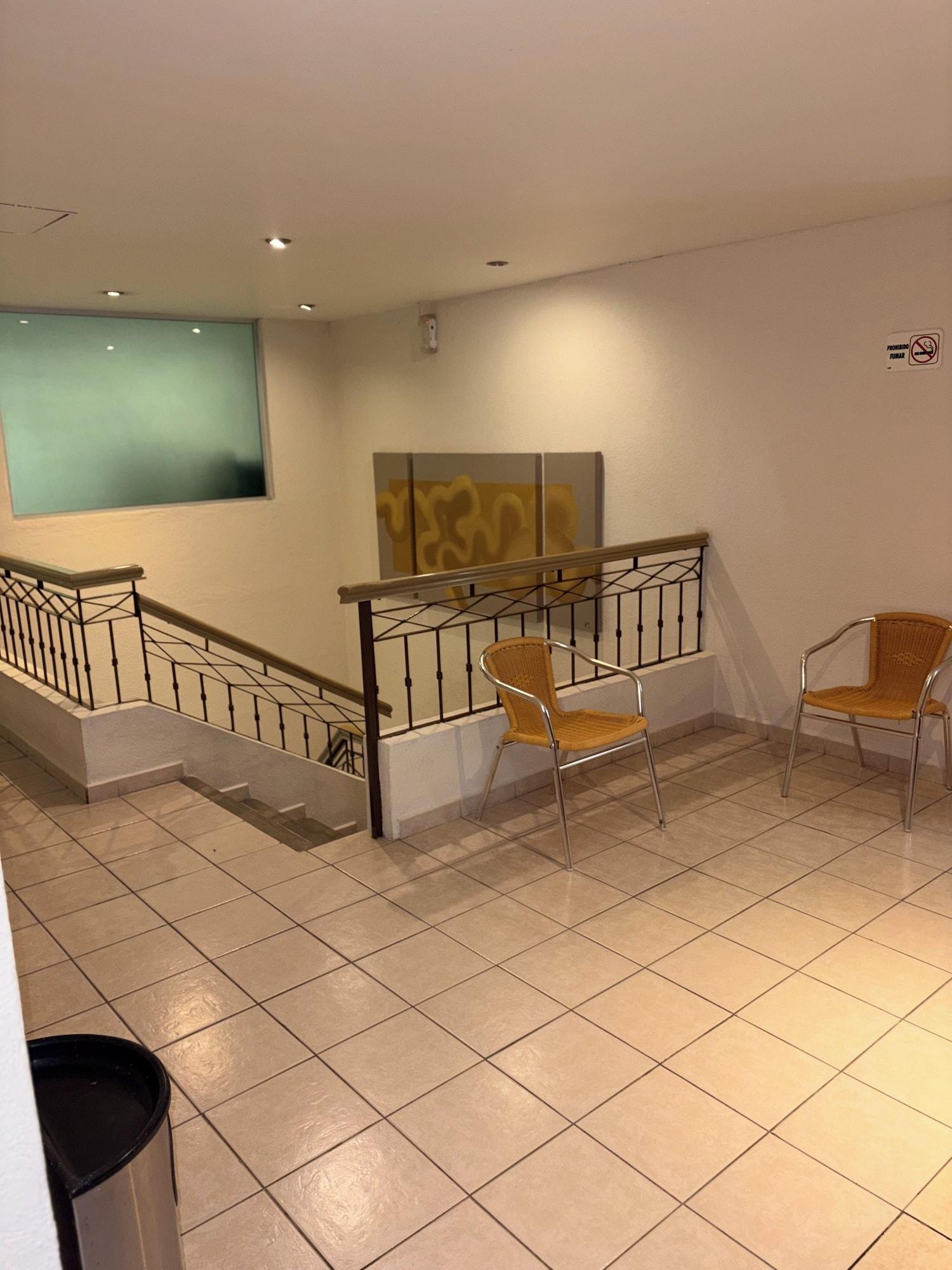 Varios Plaza Inn Express