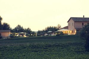 Alojamiento - Tenuta Marchesi Fezia