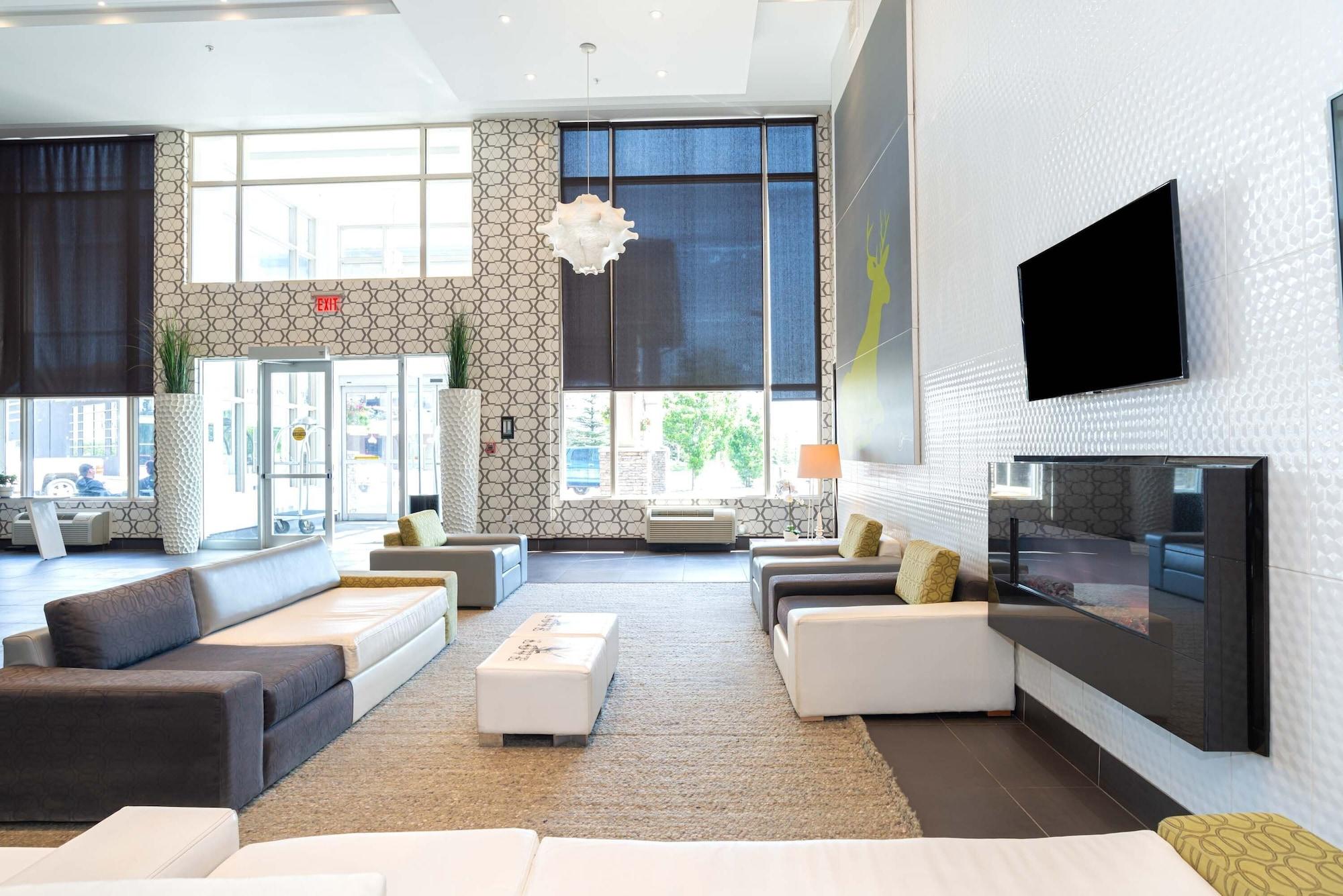Vista Lobby Sandman Hotel & Suites Calgary South