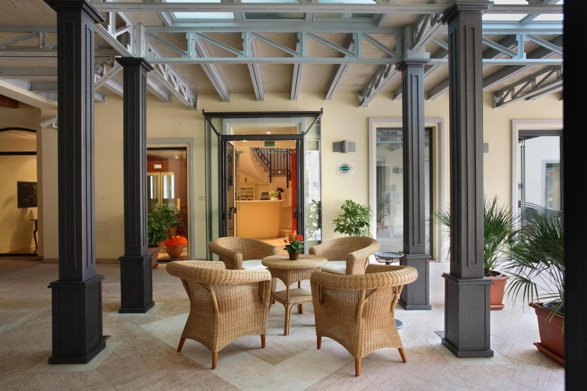 Vista Lobby Casa Romagnosi