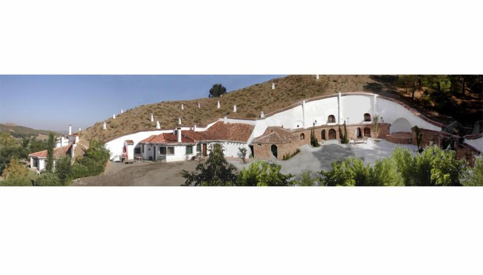 Vista Exterior Cuevas del Tío Tobas