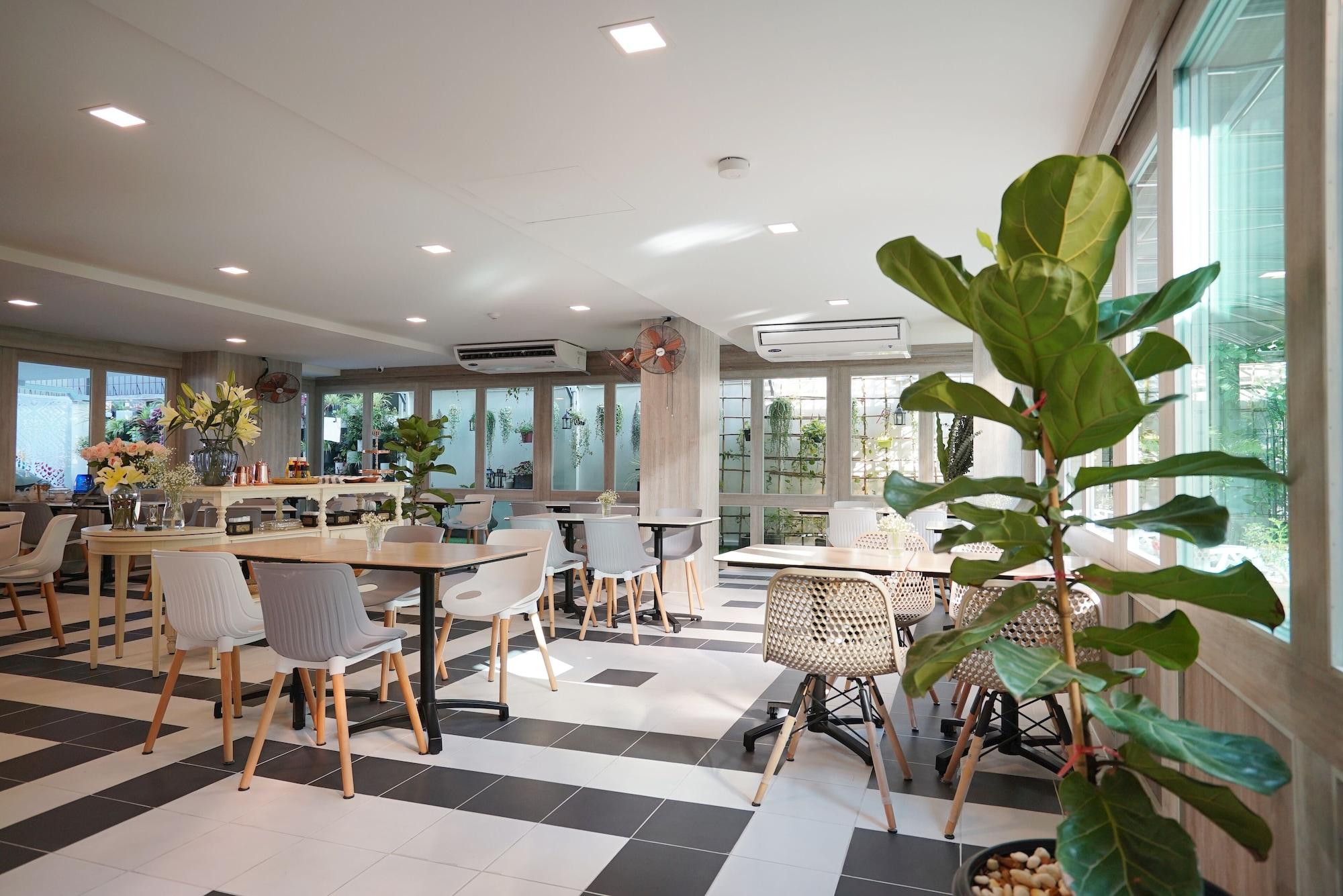 Restaurant The Qube Fifty Hotel