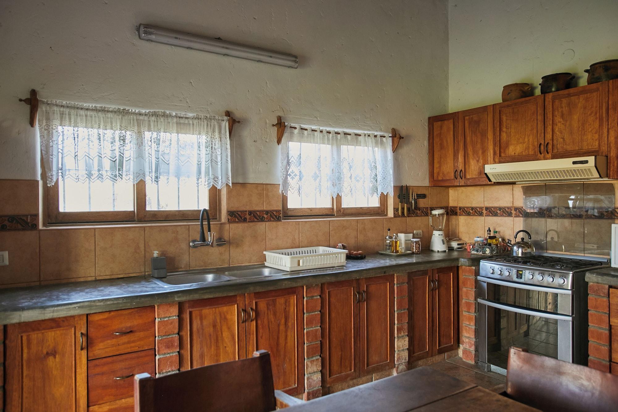 Varios Nature Retreat 4BR with Pool in Cañete