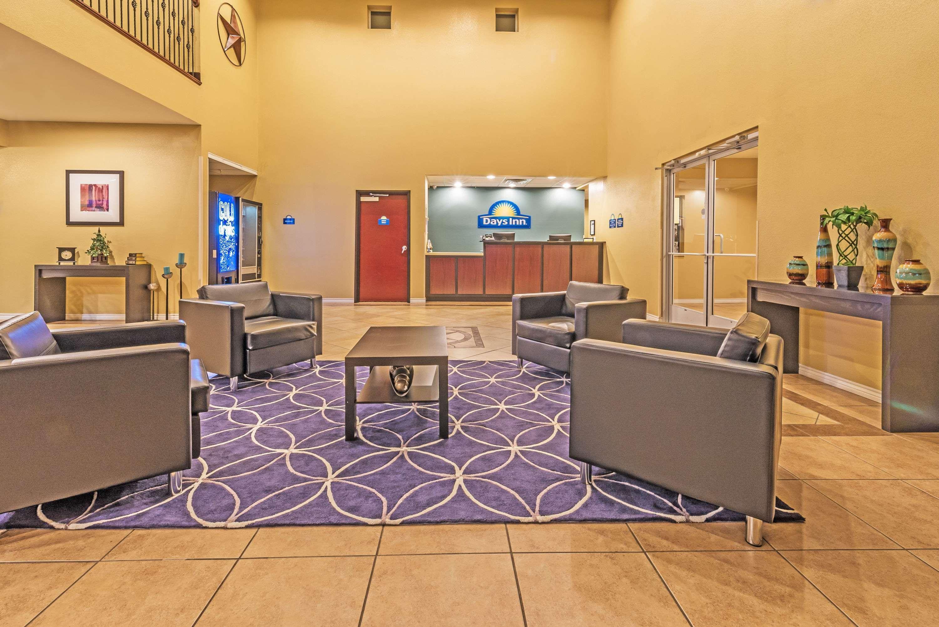 Vista Lobby Days Inn by Wyndham Rockdale Texas