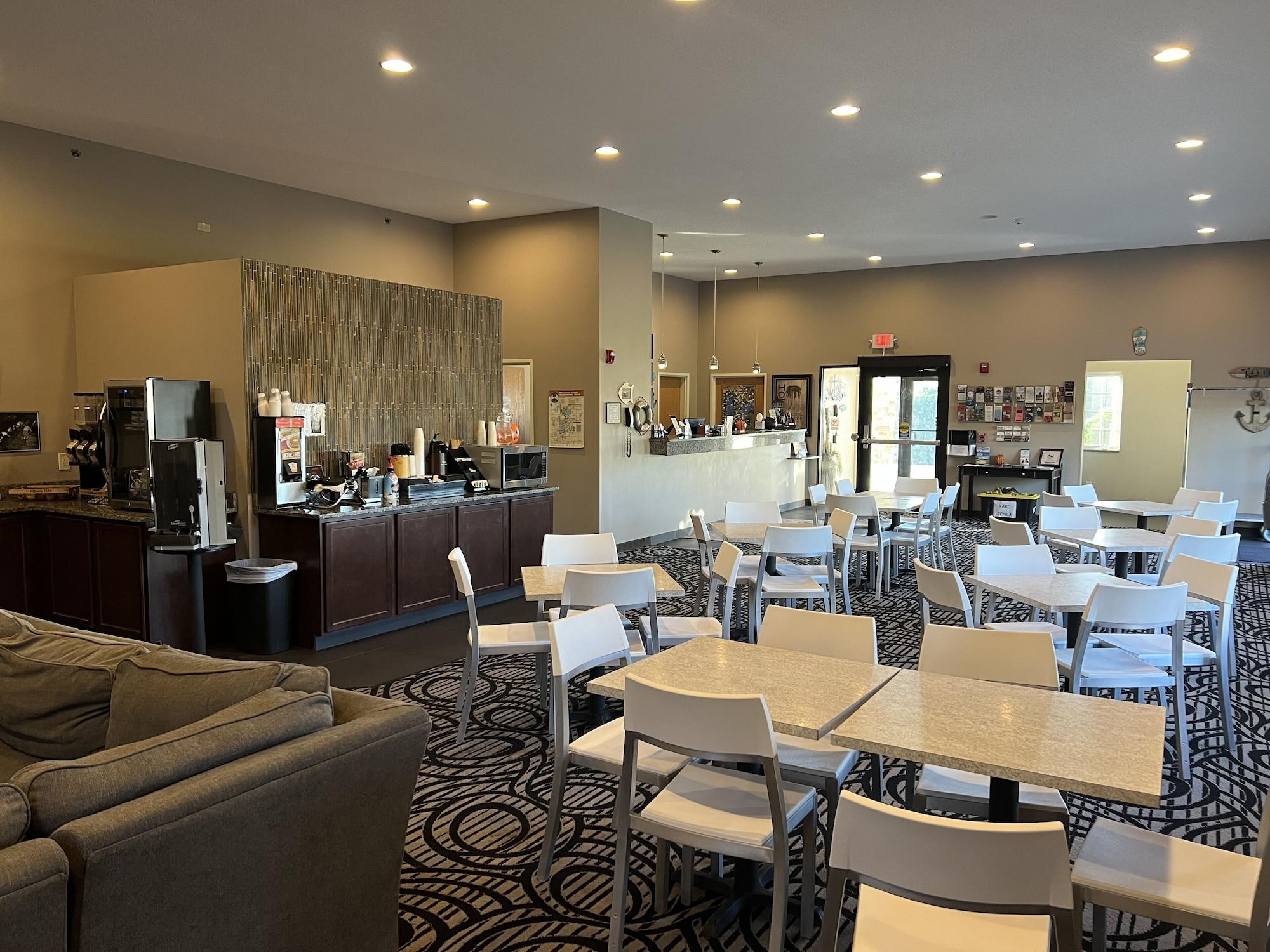 Vista Lobby Okoboji Inn & Suites