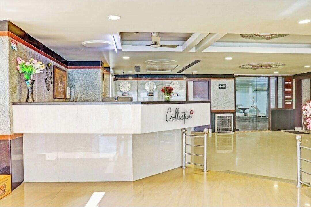 Vista Lobby Hotel golden way